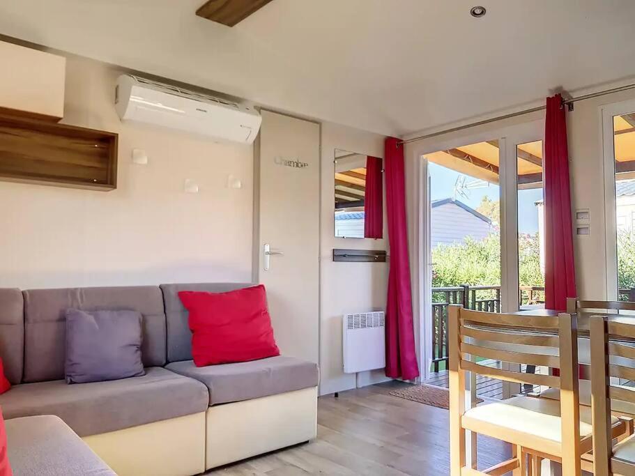 Campsite Le Moorea Mobilhome Le Montourey 4 Etoiles *