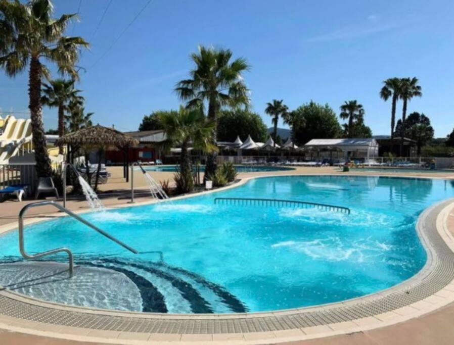 Campsite Le Moorea Mobilhome Le Montourey 4 Etoiles *